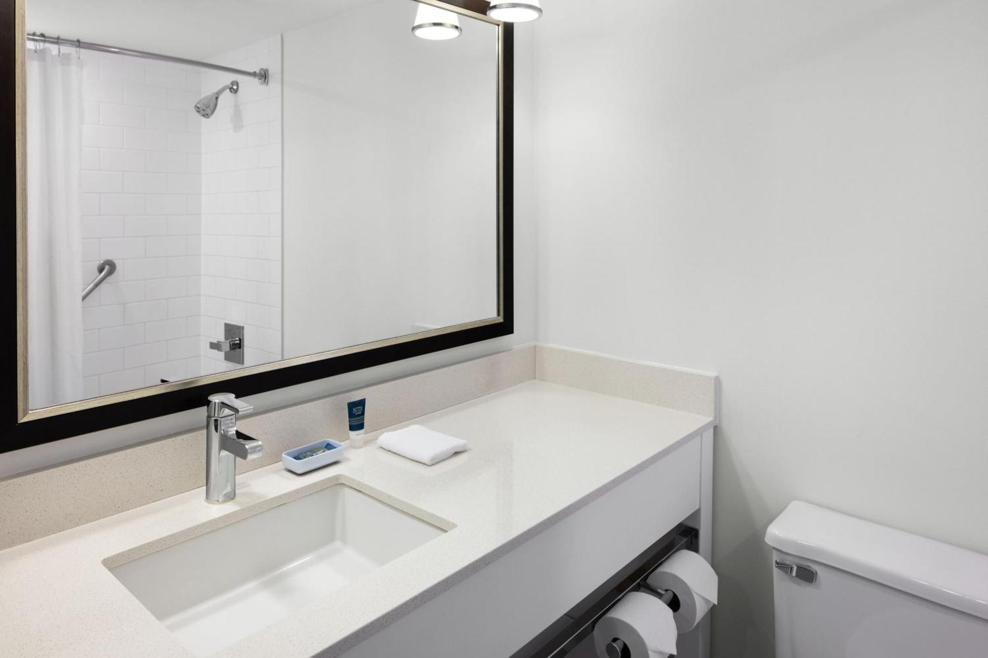 Four Points By Sheraton Edmonton South מראה חיצוני תמונה