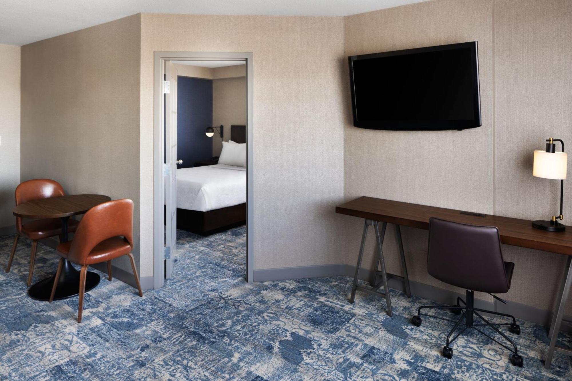 Four Points By Sheraton Edmonton South מראה חיצוני תמונה