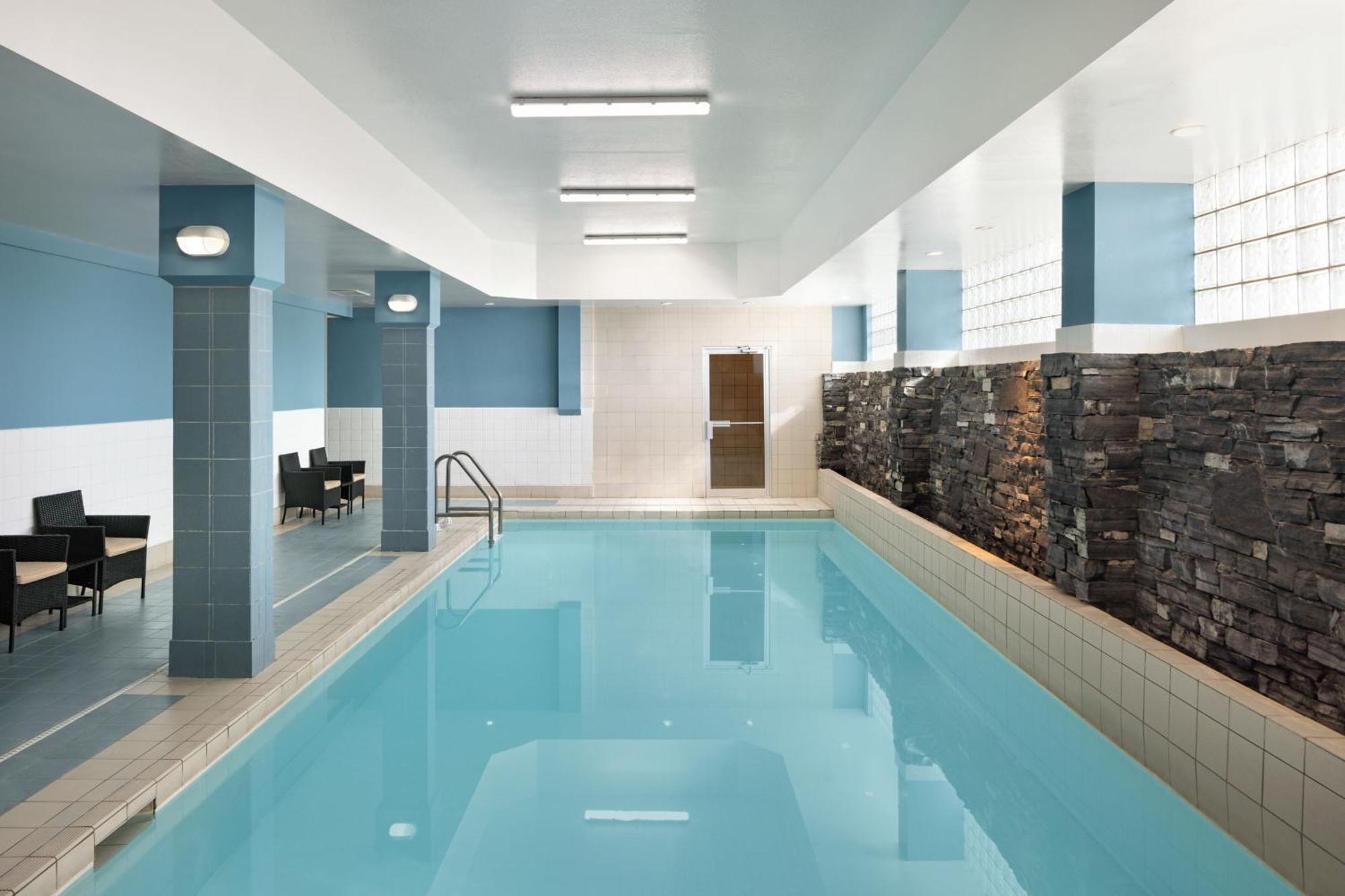 Four Points By Sheraton Edmonton South מראה חיצוני תמונה