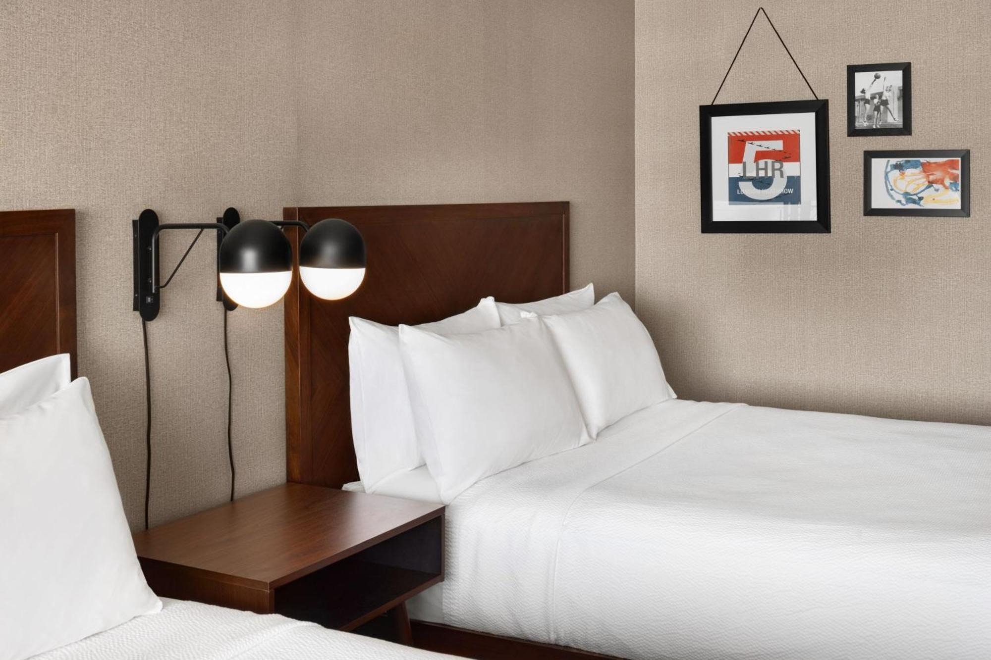 Four Points By Sheraton Edmonton South מראה חיצוני תמונה