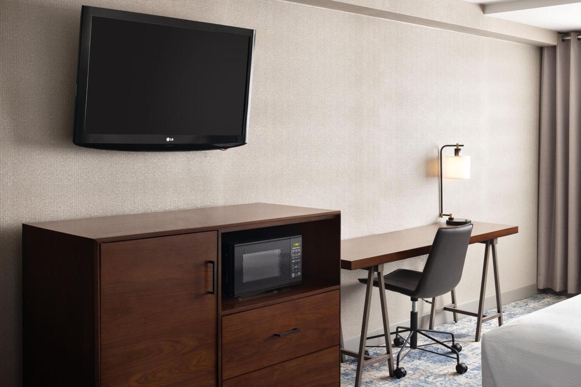Four Points By Sheraton Edmonton South מראה חיצוני תמונה