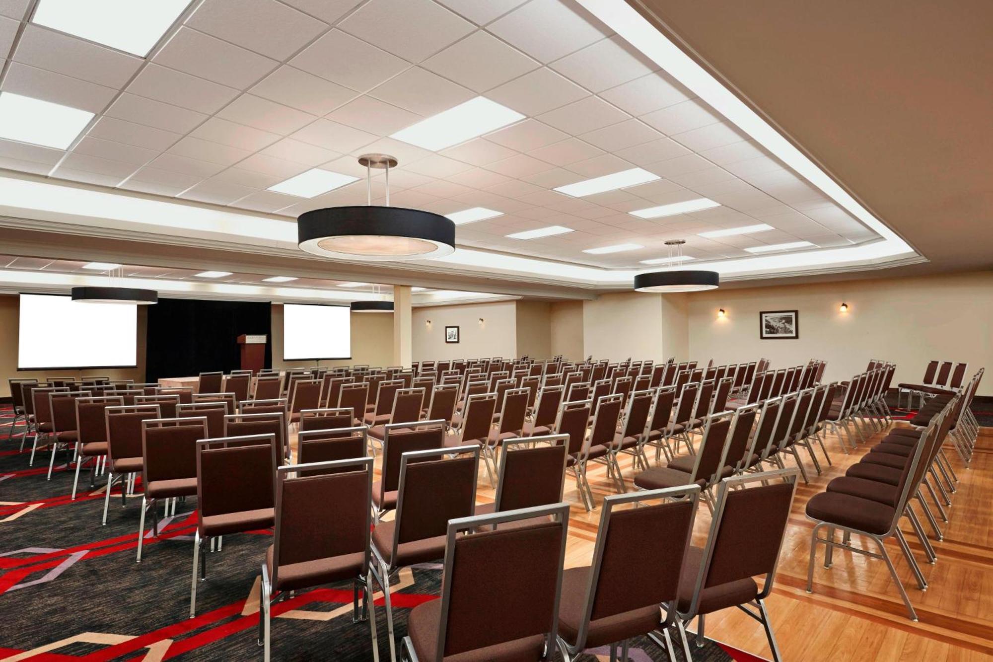 Four Points By Sheraton Edmonton South מראה חיצוני תמונה