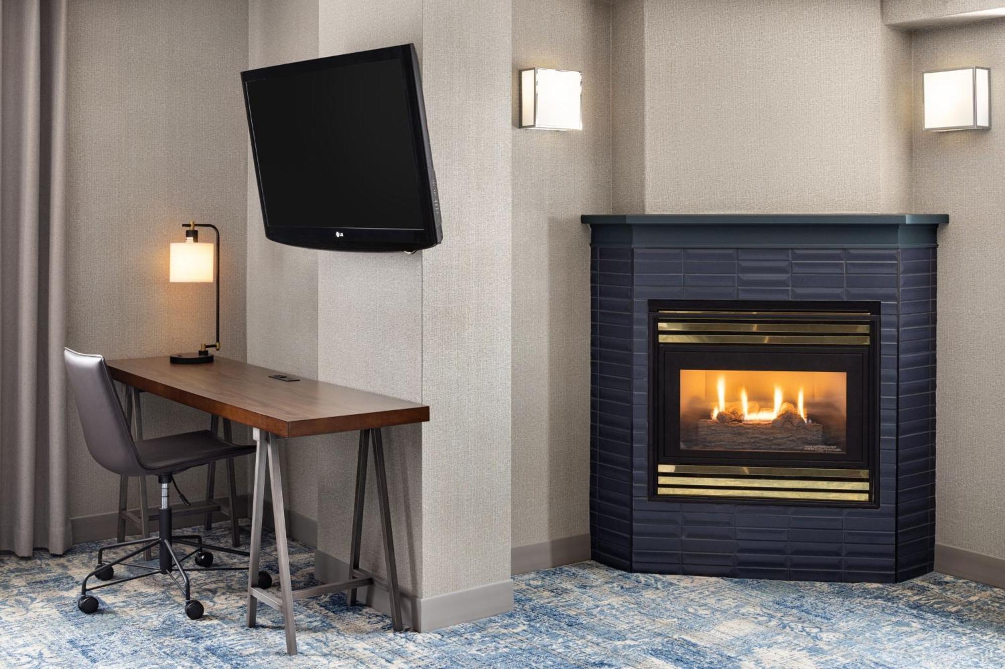 Four Points By Sheraton Edmonton South מראה חיצוני תמונה