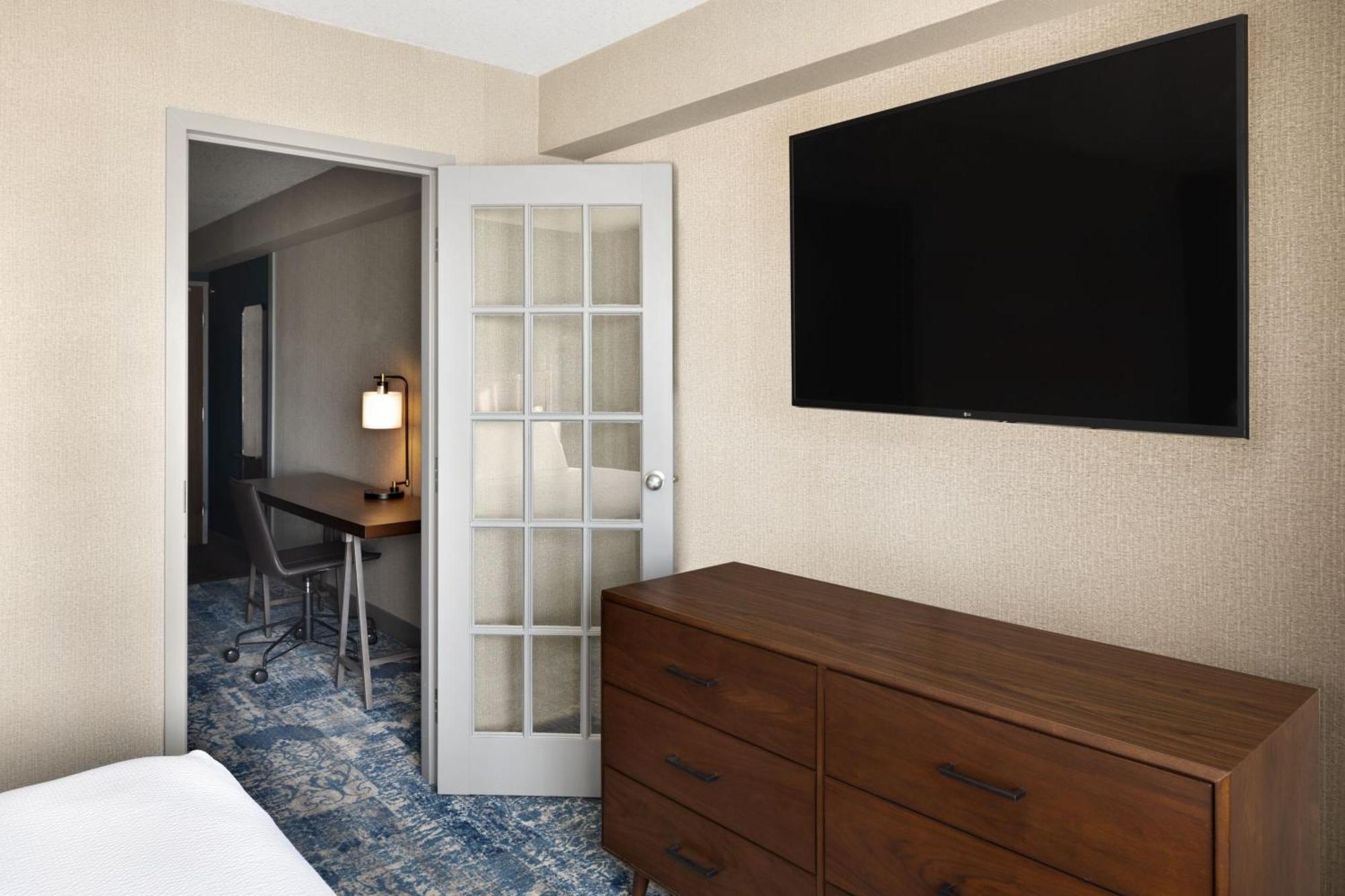 Four Points By Sheraton Edmonton South מראה חיצוני תמונה