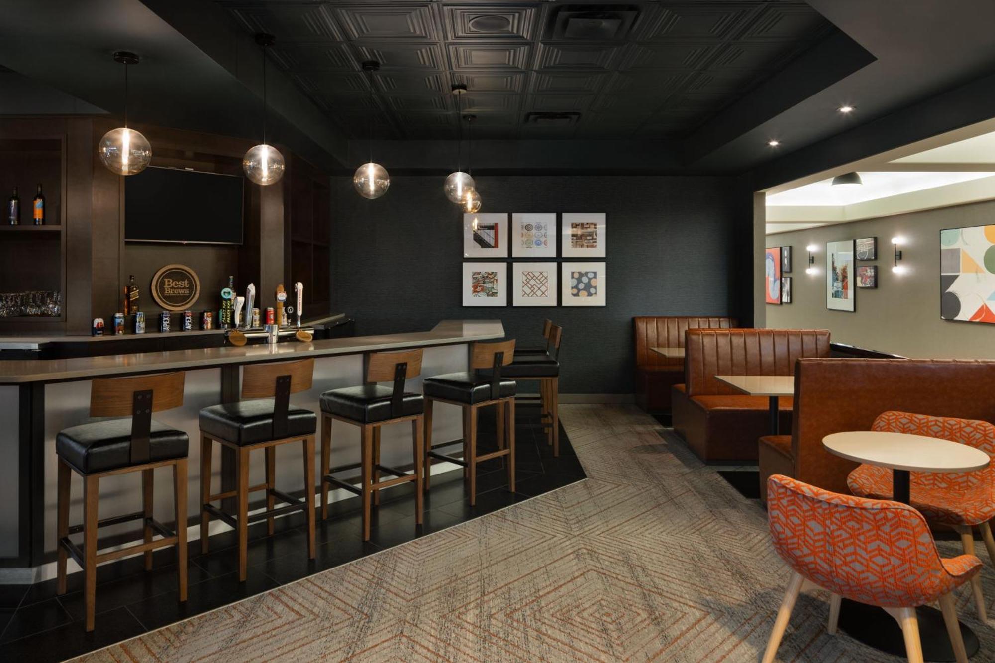 Four Points By Sheraton Edmonton South מראה חיצוני תמונה
