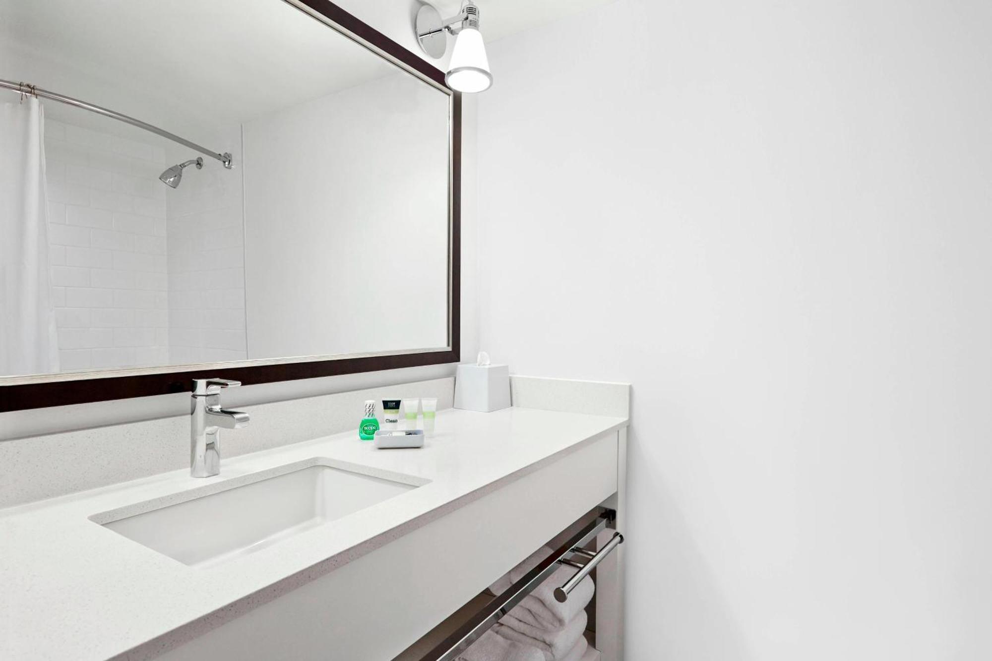 Four Points By Sheraton Edmonton South מראה חיצוני תמונה