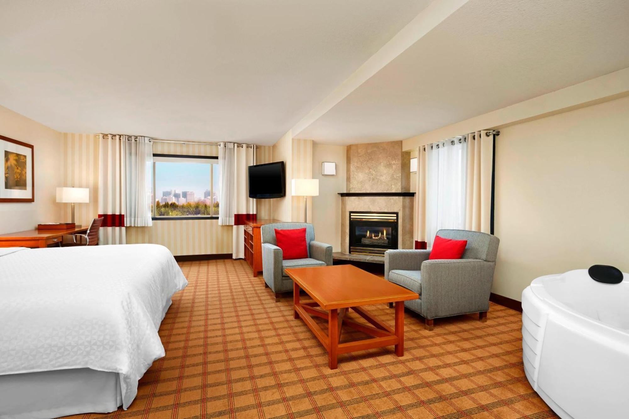 Four Points By Sheraton Edmonton South מראה חיצוני תמונה