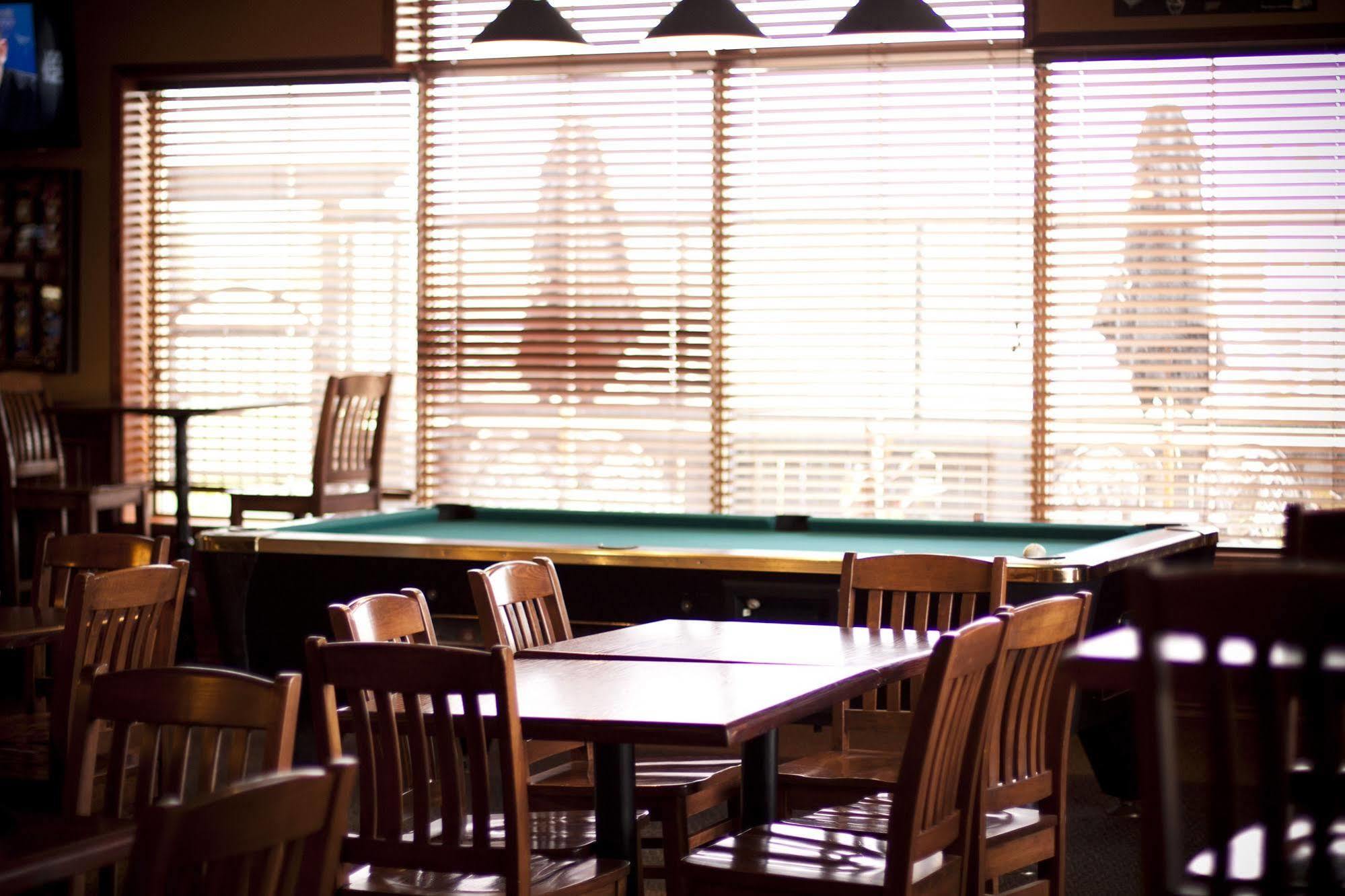 Four Points By Sheraton Edmonton South מראה חיצוני תמונה